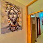 Apartament Last Chance, Brac