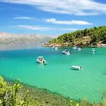 Last Chance, Brac Apartament *