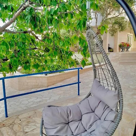 Apartman Last Chance, Brac *